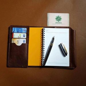 کیف دفترچه یادداشت با جای قلم همراه چرم طبیعی دستدوز کد محصول:F1