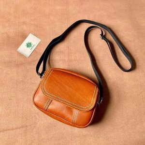 کیف کراس زنانه چرم طبیعی دستدوز  کد محصول :S16